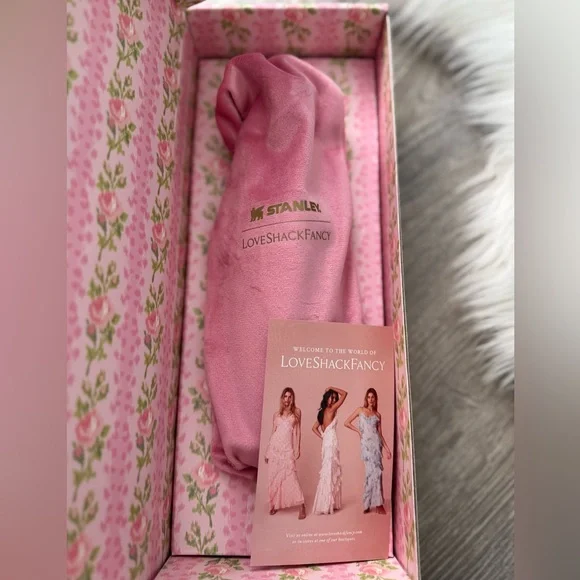 🎀 NIB Stanley X LoveShackFancy All Day Slim
Bottle | 12oz Blooming Heirloom - Picture 7 of 11